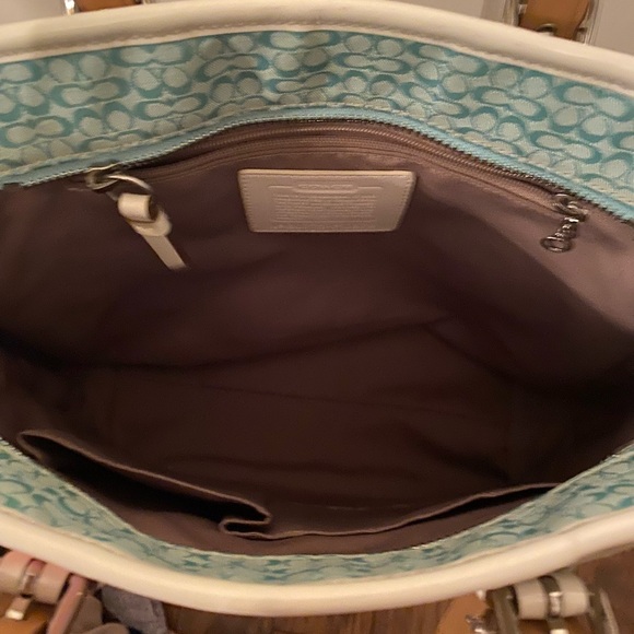 Coach Handbag-Excellent condition - Picture 4 of 4